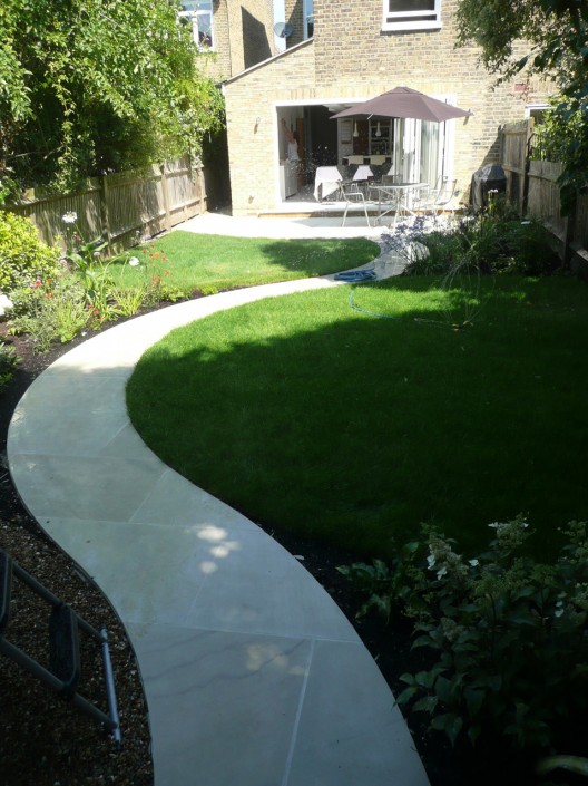 004WimbledonCurvyGarden